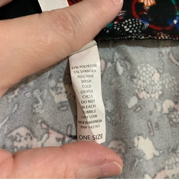 LulaRoe Soft Festive/Floral print leggings. One Size - Picture 9 of 14